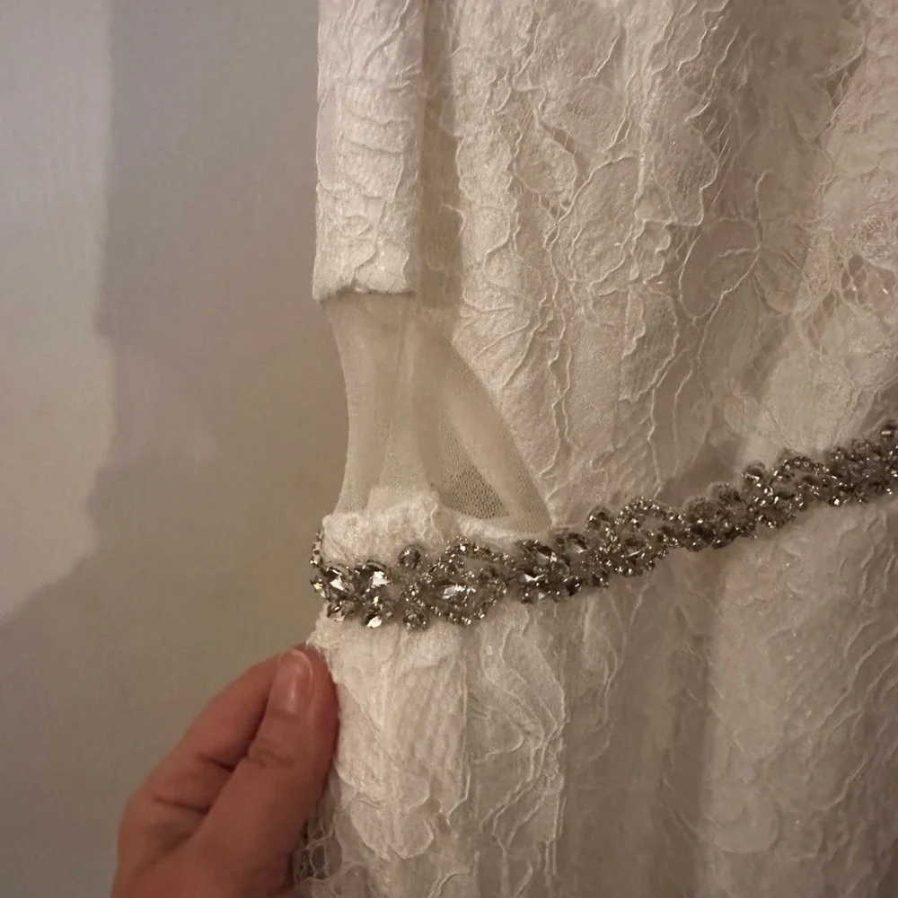 Elegant White Lace Dress - Picture 5 of 8